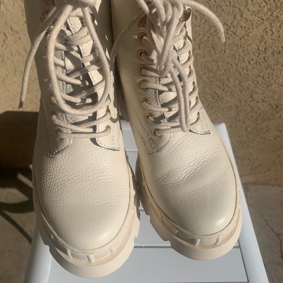 Vince Camuto white leather lug sole booties size 7 - Picture 8 of 16